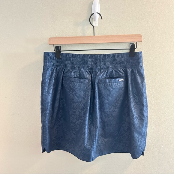 Orvis Embossed Pull-On Travel Skort Size Small Navy Blue Glass Print Skirt - Picture 4 of 9